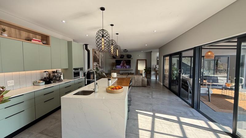 5 Bedroom Property for Sale in Midstream Heights Gauteng
