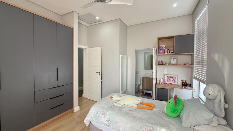 5 Bedroom Property for Sale in Midstream Heights Gauteng
