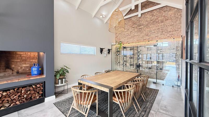 5 Bedroom Property for Sale in Midstream Heights Gauteng