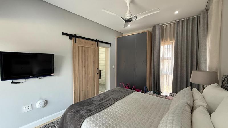 5 Bedroom Property for Sale in Midstream Heights Gauteng