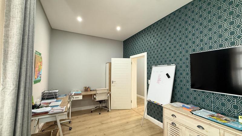5 Bedroom Property for Sale in Midstream Heights Gauteng