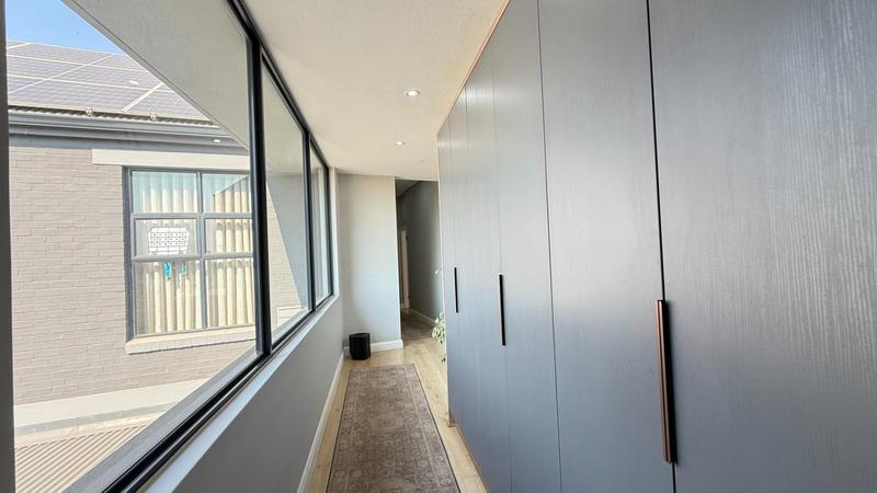 5 Bedroom Property for Sale in Midstream Heights Gauteng