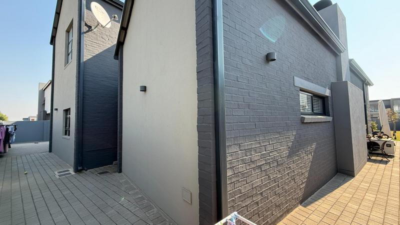 5 Bedroom Property for Sale in Midstream Heights Gauteng