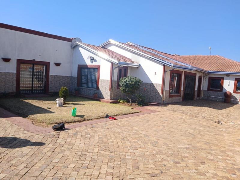 6 Bedroom Property for Sale in Eike Park Gauteng