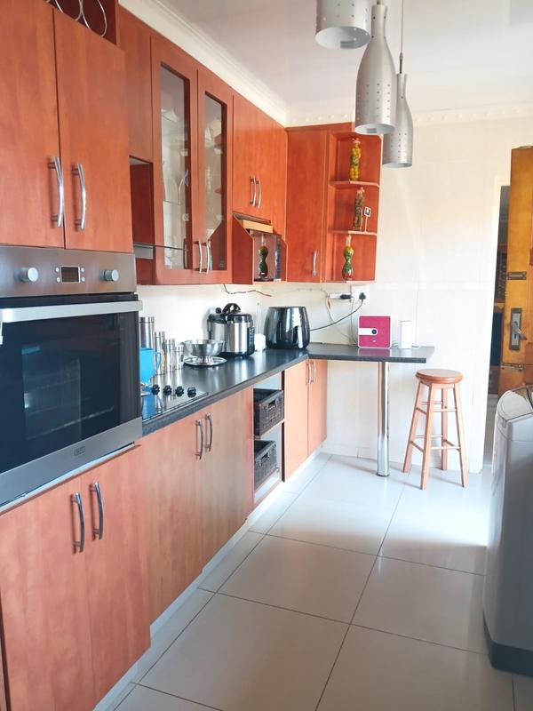 6 Bedroom Property for Sale in Eike Park Gauteng