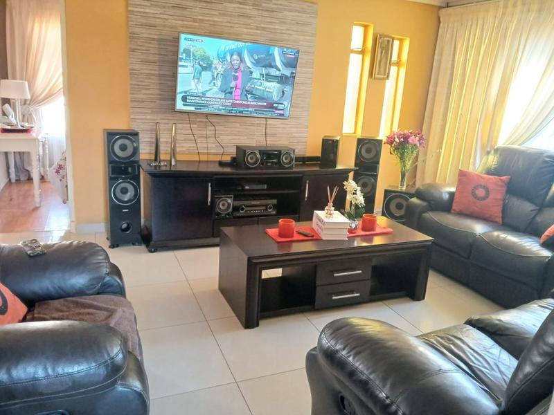 6 Bedroom Property for Sale in Eike Park Gauteng