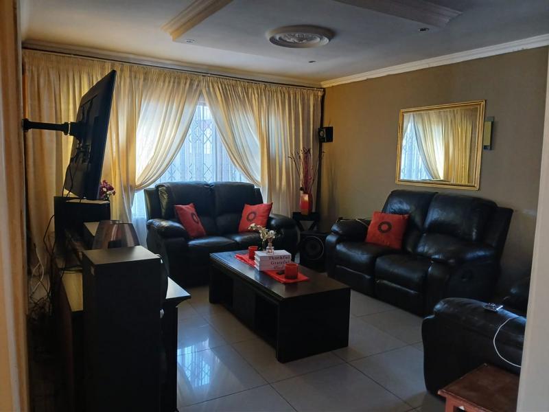 6 Bedroom Property for Sale in Eike Park Gauteng