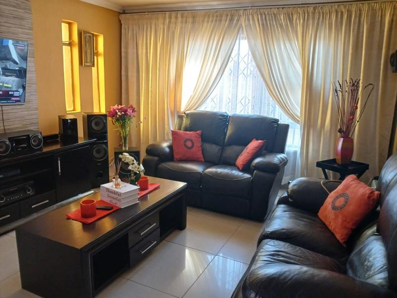 6 Bedroom Property for Sale in Eike Park Gauteng