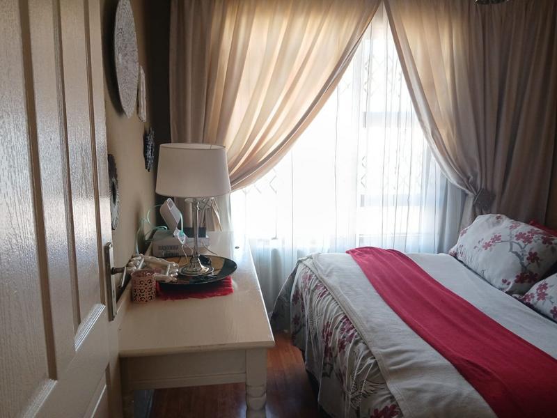 6 Bedroom Property for Sale in Eike Park Gauteng