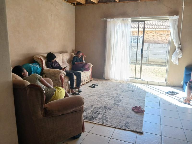 6 Bedroom Property for Sale in Eike Park Gauteng