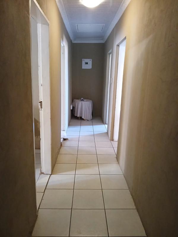 6 Bedroom Property for Sale in Eike Park Gauteng