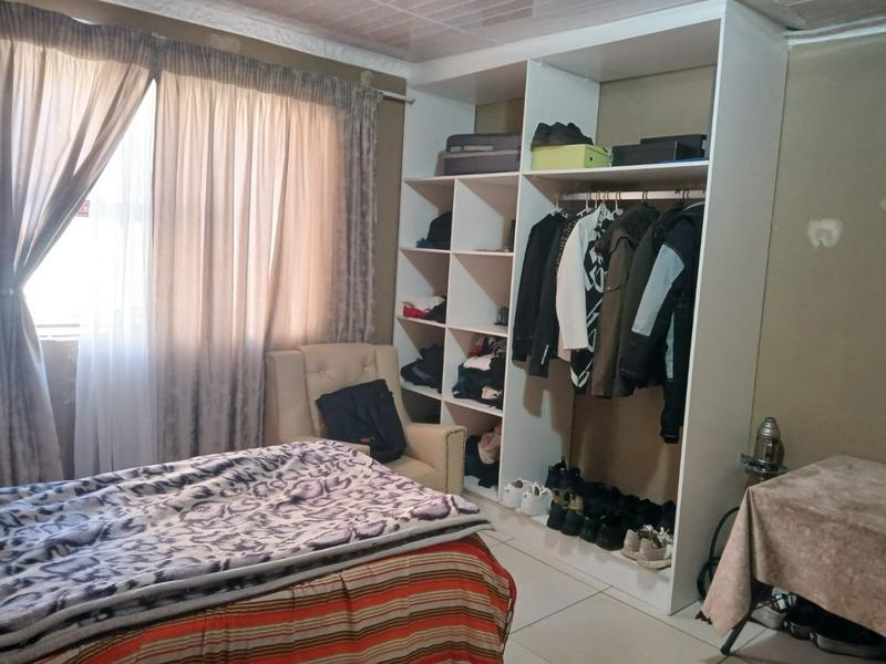 6 Bedroom Property for Sale in Eike Park Gauteng