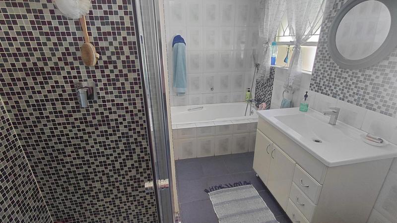 3 Bedroom Property for Sale in Brackendowns Gauteng