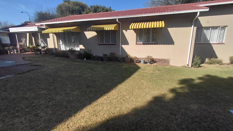 3 Bedroom Property for Sale in Brackendowns Gauteng