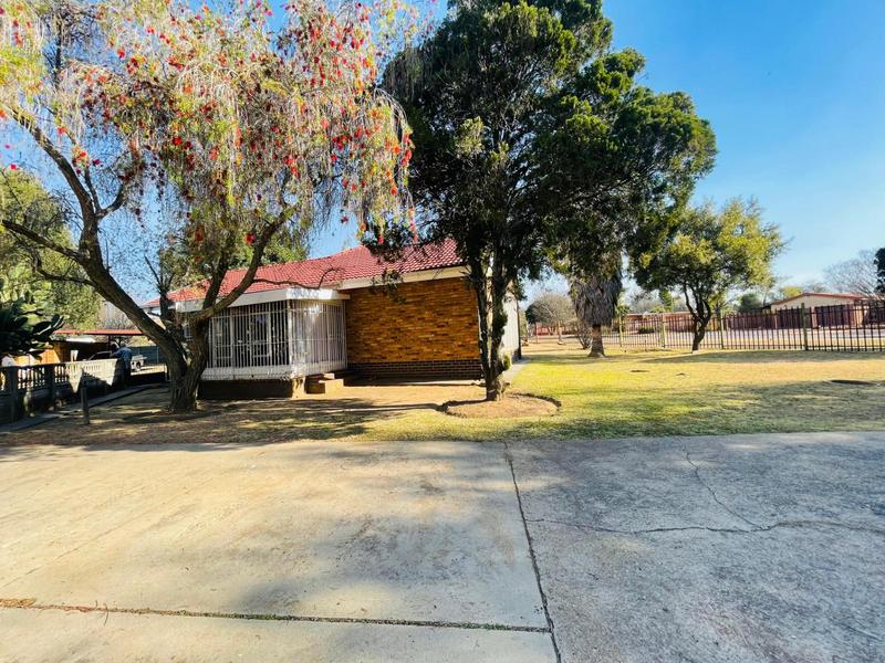 4 Bedroom Property for Sale in Dunnottar Gauteng