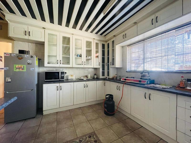 4 Bedroom Property for Sale in Dunnottar Gauteng