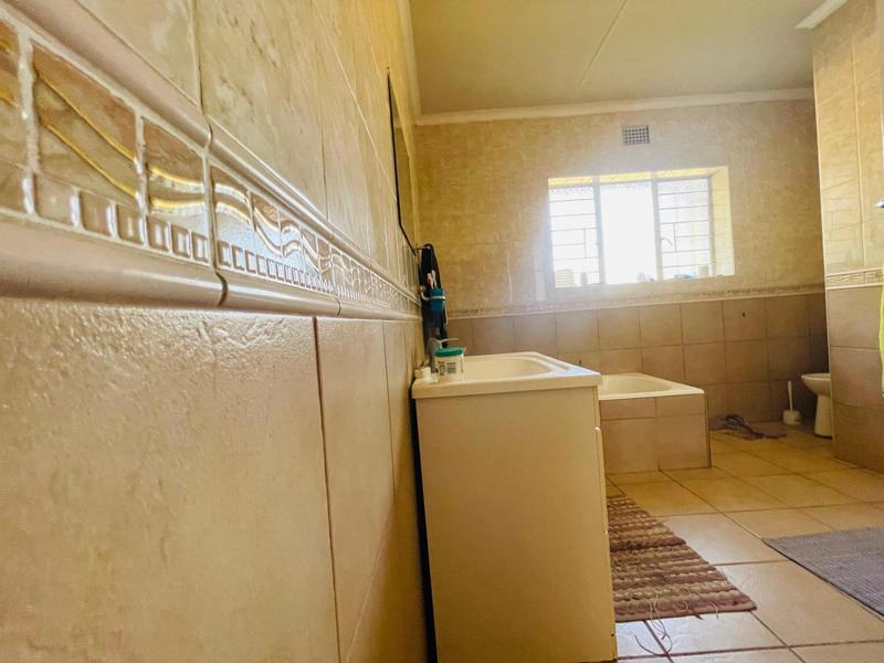4 Bedroom Property for Sale in Dunnottar Gauteng