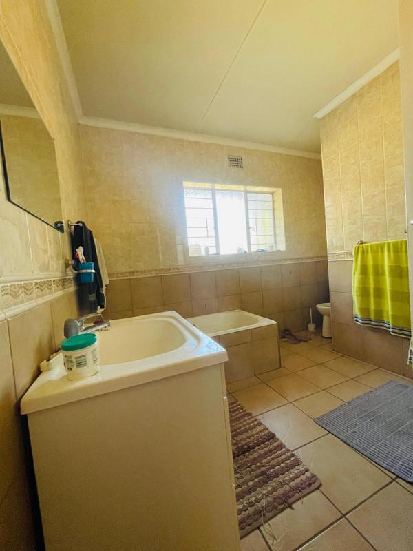 4 Bedroom Property for Sale in Dunnottar Gauteng