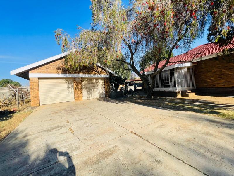 4 Bedroom Property for Sale in Dunnottar Gauteng