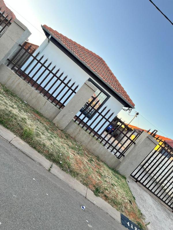 To Let 2 Bedroom Property for Rent in Witpoortjie Gauteng