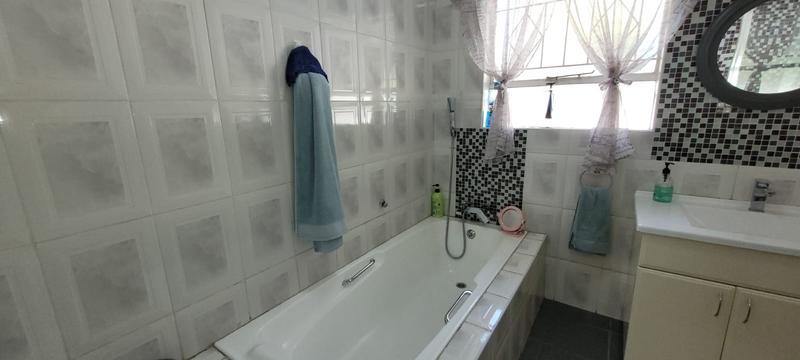 3 Bedroom Property for Sale in Brackendowns Gauteng