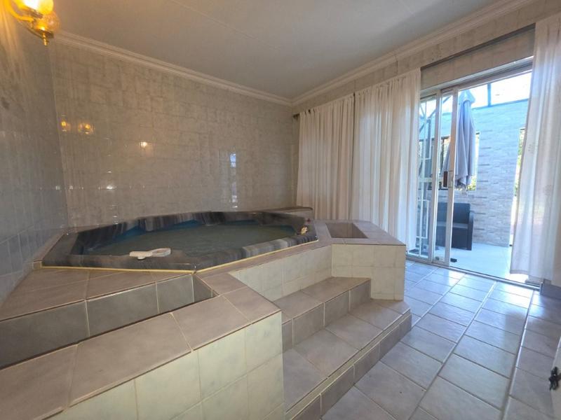 4 Bedroom Property for Sale in Brackenhurst Gauteng