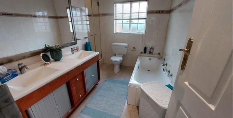 4 Bedroom Property for Sale in Bassonia Gauteng