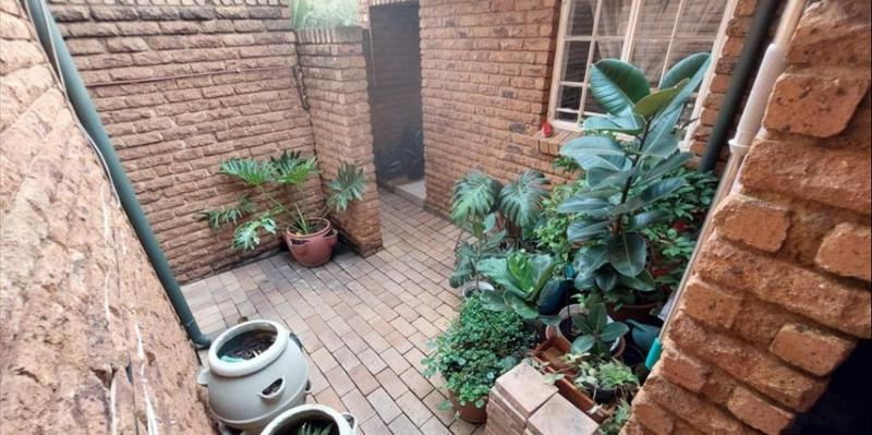 4 Bedroom Property for Sale in Bassonia Gauteng