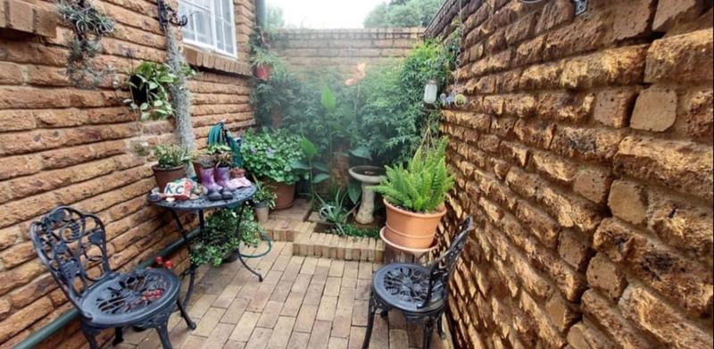 4 Bedroom Property for Sale in Bassonia Gauteng