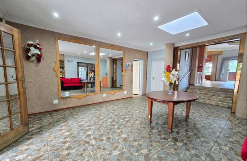 8 Bedroom Property for Sale in Bassonia Gauteng