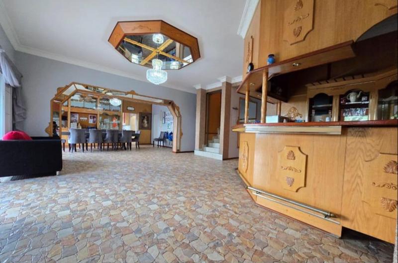 8 Bedroom Property for Sale in Bassonia Gauteng