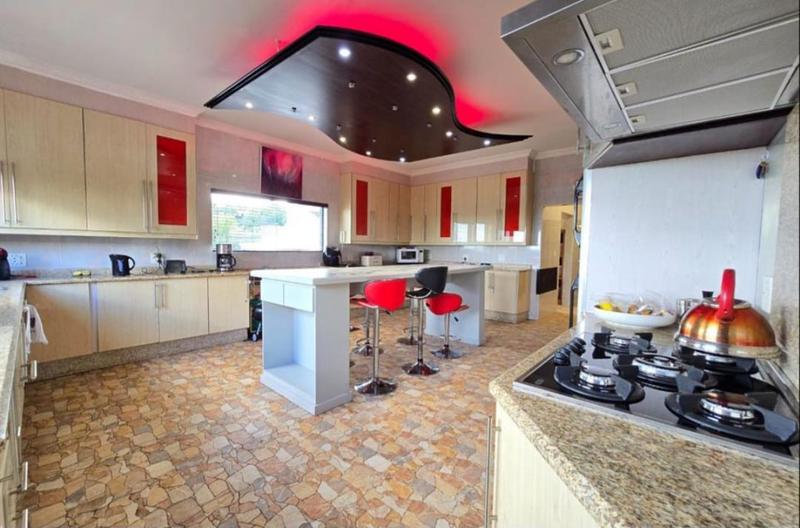 8 Bedroom Property for Sale in Bassonia Gauteng