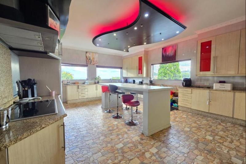 8 Bedroom Property for Sale in Bassonia Gauteng