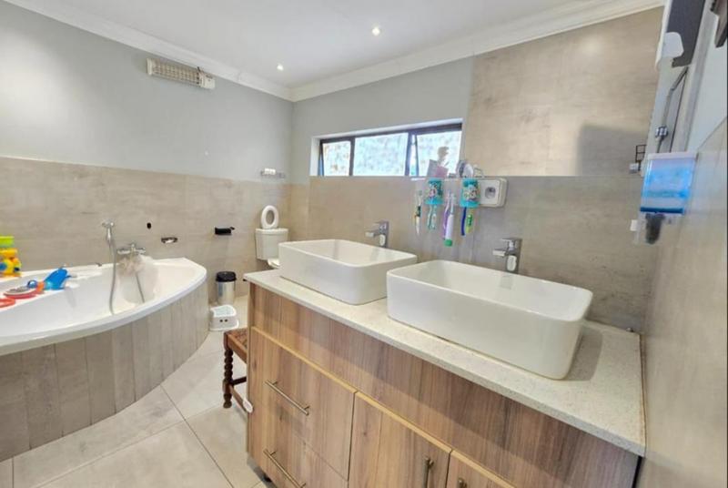 8 Bedroom Property for Sale in Bassonia Gauteng