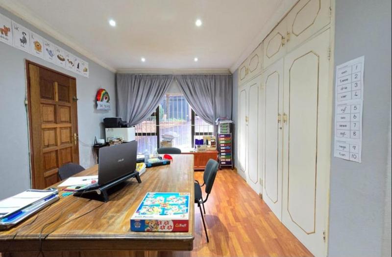 8 Bedroom Property for Sale in Bassonia Gauteng