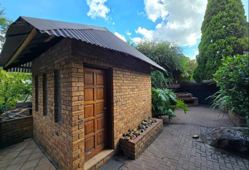 8 Bedroom Property for Sale in Bassonia Gauteng