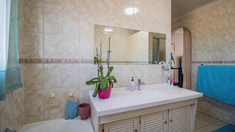 3 Bedroom Property for Sale in Edenvale Central Gauteng