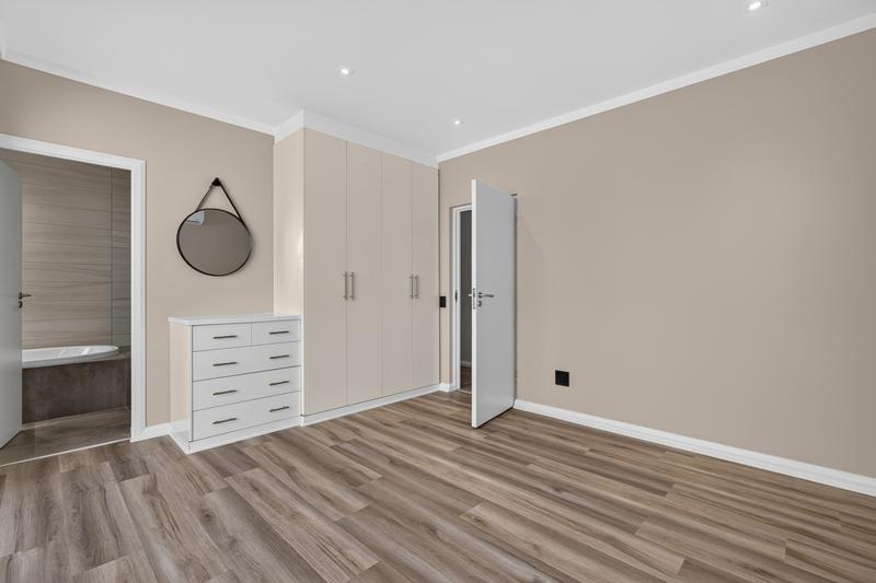 To Let 3 Bedroom Property for Rent in Sandhurst Gauteng