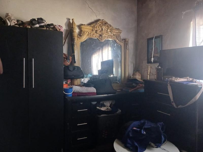 6 Bedroom Property for Sale in Isiphetweni Gauteng