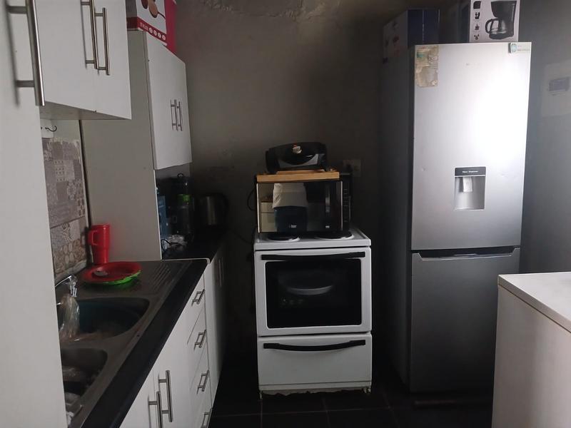6 Bedroom Property for Sale in Isiphetweni Gauteng