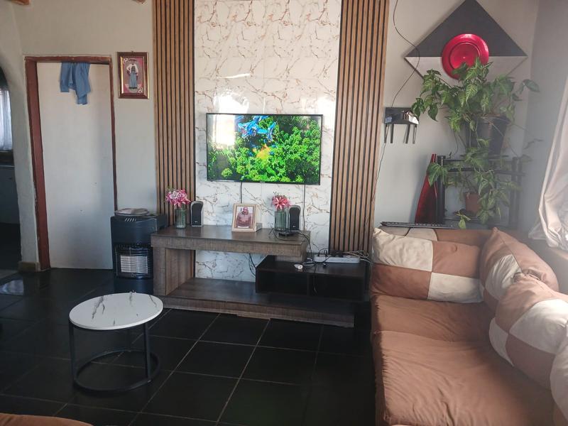 6 Bedroom Property for Sale in Isiphetweni Gauteng