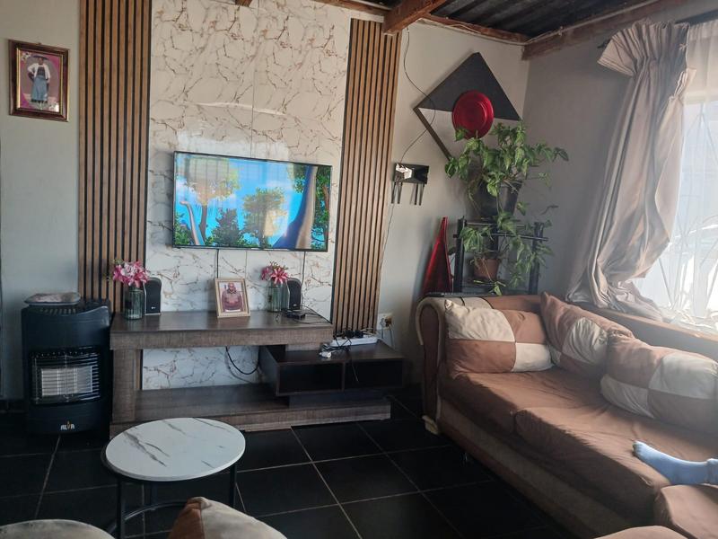 6 Bedroom Property for Sale in Isiphetweni Gauteng