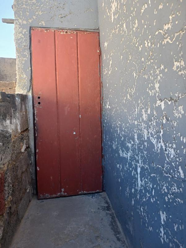 6 Bedroom Property for Sale in Isiphetweni Gauteng