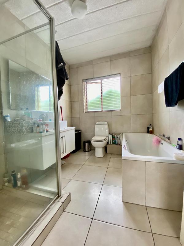 To Let 1 Bedroom Property for Rent in Melrose North Gauteng