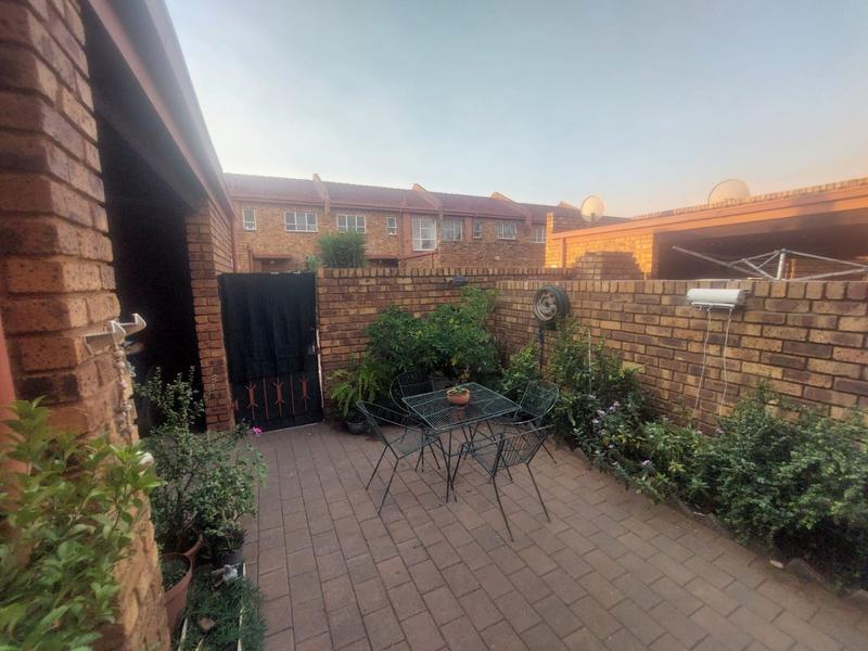 2 Bedroom Property for Sale in Dorandia Gauteng