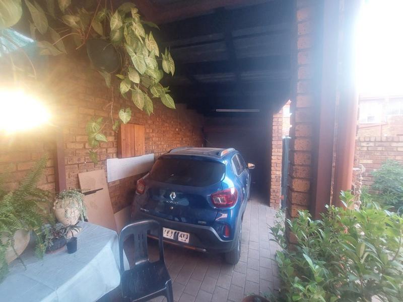 2 Bedroom Property for Sale in Dorandia Gauteng