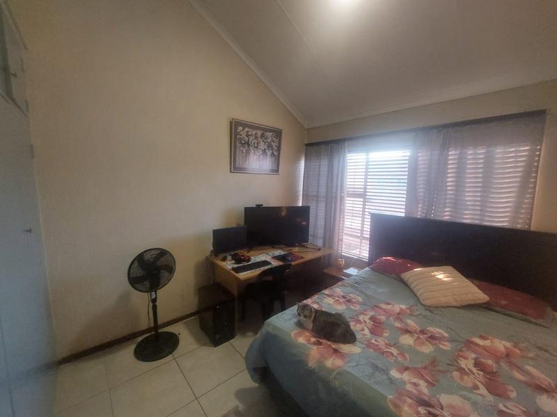 2 Bedroom Property for Sale in Dorandia Gauteng