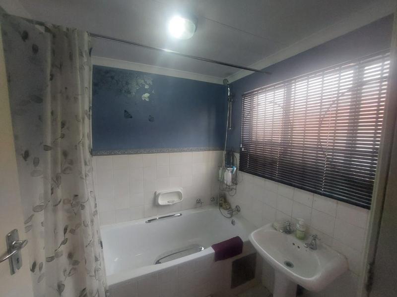 2 Bedroom Property for Sale in Dorandia Gauteng