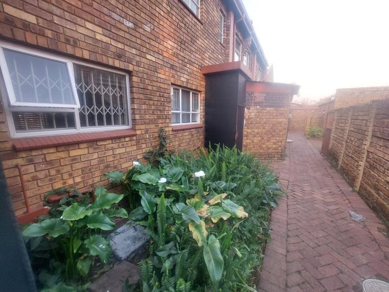 2 Bedroom Property for Sale in Dorandia Gauteng