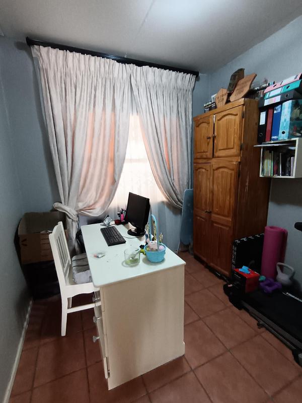 3 Bedroom Property for Sale in Sunnyrock Gauteng